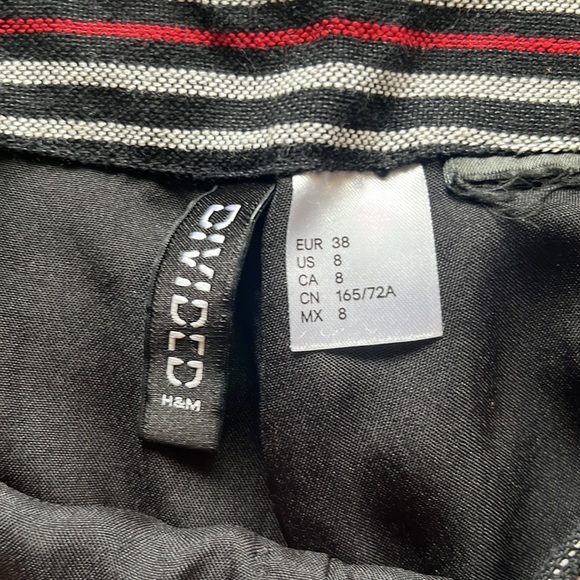 Adorable Aztec design H&M shorts size 8 - Picture 2 of 6